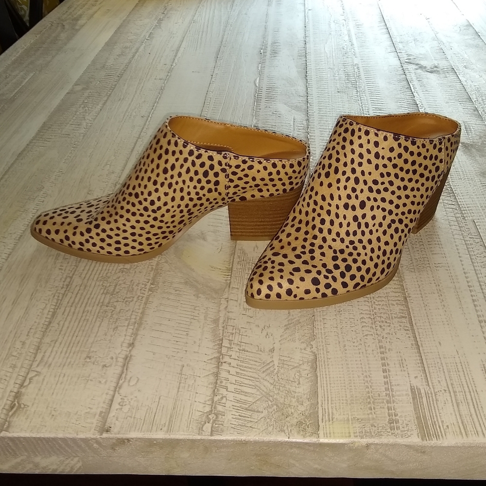 Universal Thread Heeled Mule Booties